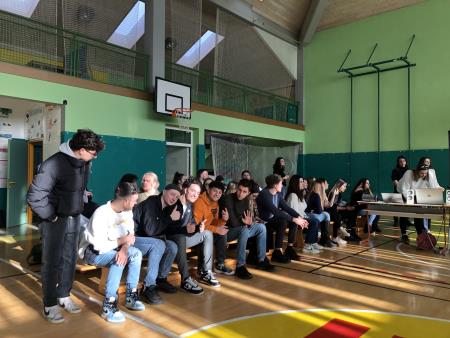 Mladi iz različnih evropskih držav z učenci OŠ Šalovci o digitalizaciji 4